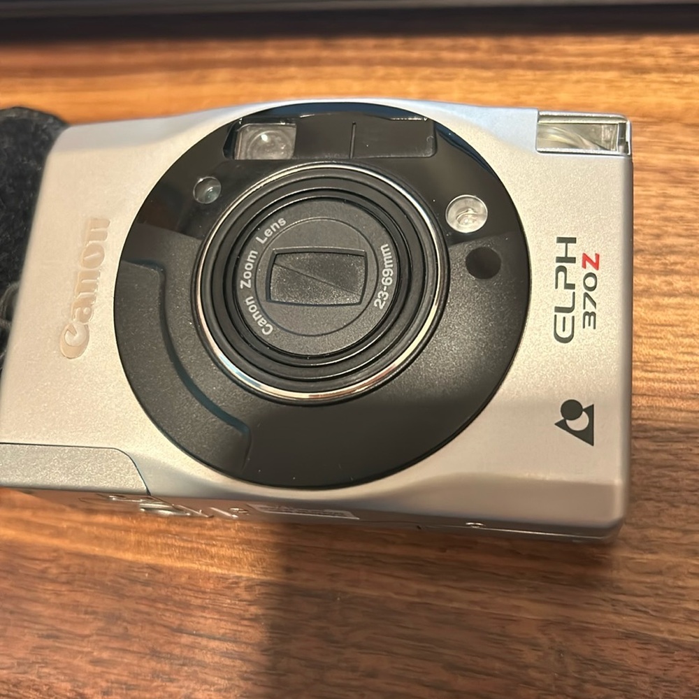 Canon Elph 370Z Film Camera Silver with case
